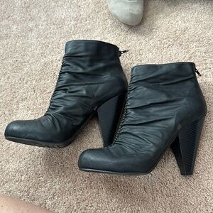 Super cute heeled 9.5 booties!